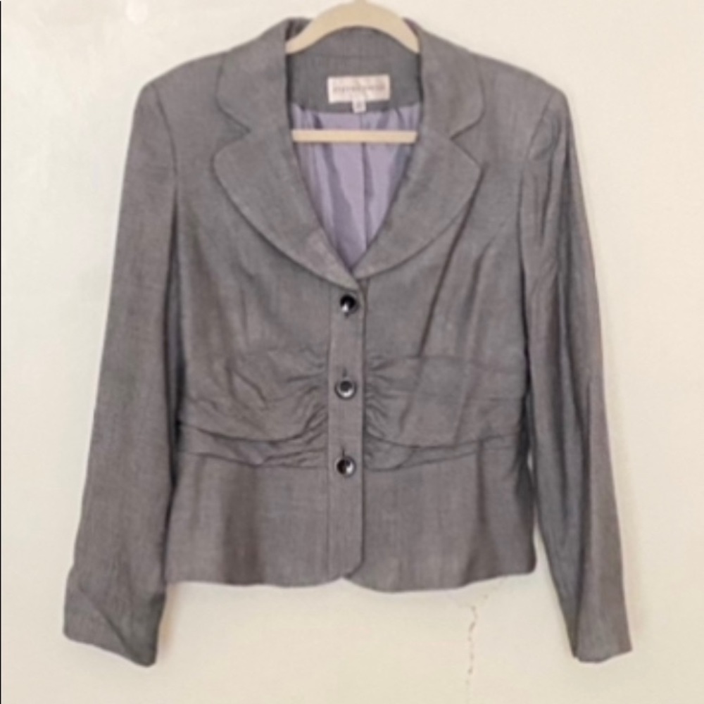 Jones New York Suit, color gray, Size 12. Beautifull conservative timeless suit.